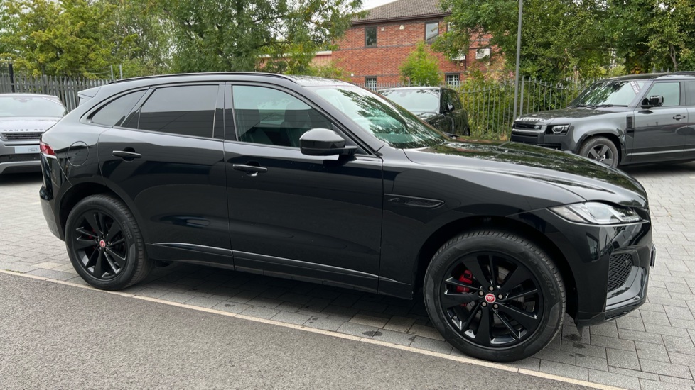 Jaguar F-Pace 2.0 D200 R-Dynamic Black 5dr Auto AWD Diesel Estate - Image 26