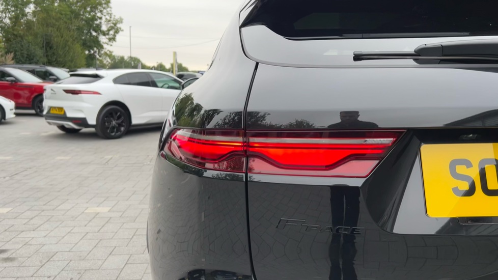 Jaguar F-Pace 2.0 D200 R-Dynamic Black 5dr Auto AWD Diesel Estate - Image 30