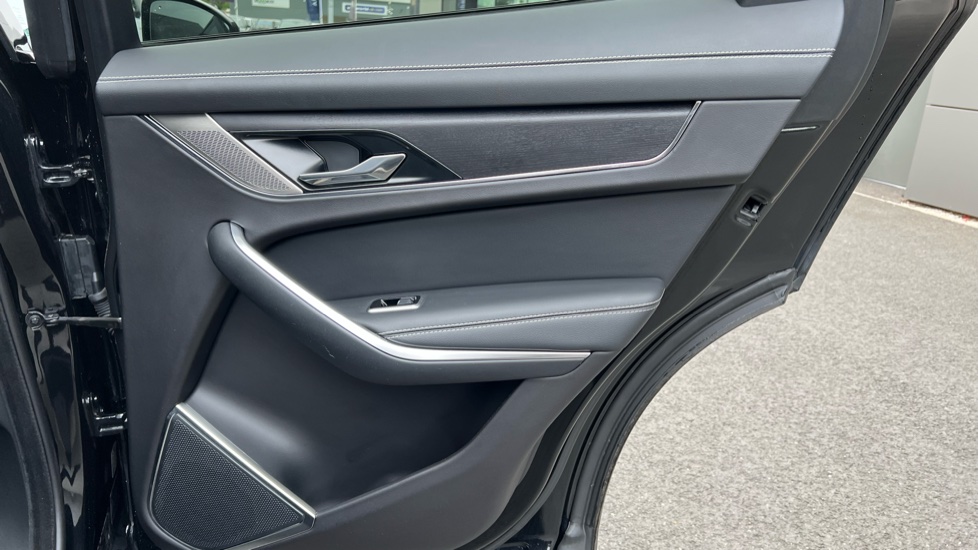 Jaguar F-Pace 2.0 D200 R-Dynamic Black 5dr Auto AWD Diesel Estate - Image 31