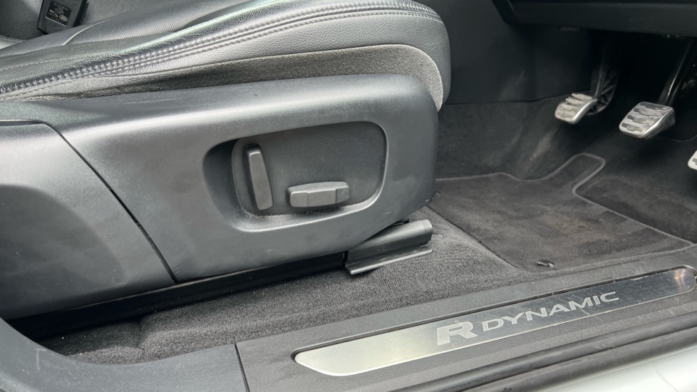 Land Rover Range Rover Evoque 2.0 D150 R-Dynamic S 5dr 2WD Diesel Hatchback - Image 34