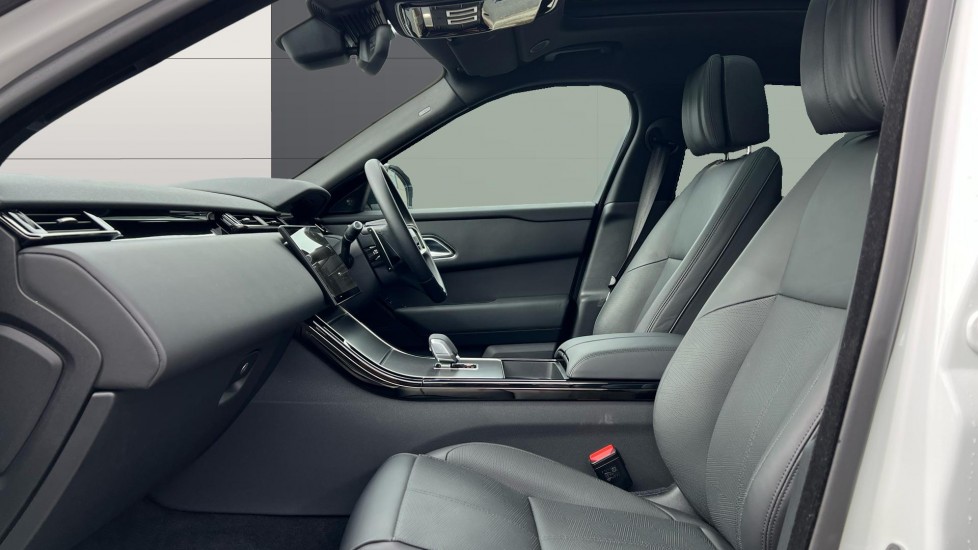 Land Rover Range Rover Velar 2.0 D200 MHEV Dynamic HSE 5dr Auto Diesel Estate - Image 3