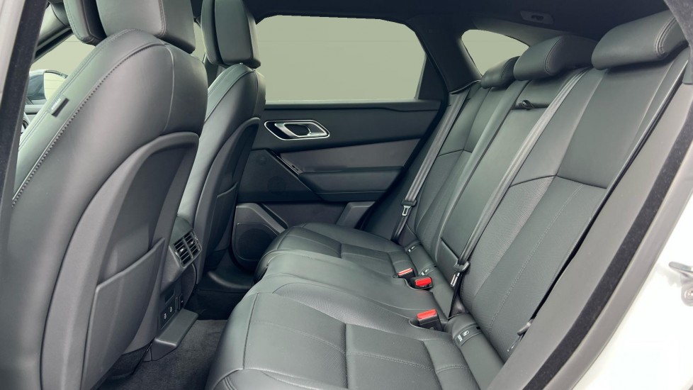 Land Rover Range Rover Velar 2.0 D200 MHEV Dynamic HSE 5dr Auto Diesel Estate - Image 4