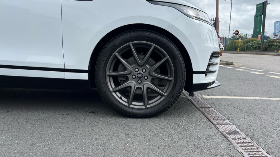 Land Rover Range Rover Velar 2.0 D200 MHEV Dynamic HSE 5dr Auto Diesel Estate - Image 8