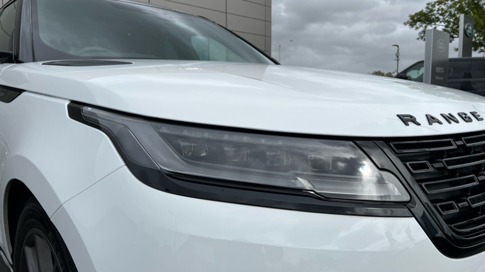 Land Rover Range Rover Velar 2.0 D200 MHEV Dynamic HSE 5dr Auto Diesel Estate - Image 17