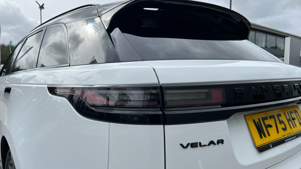 Land Rover Range Rover Velar 2.0 D200 MHEV Dynamic HSE 5dr Auto Diesel Estate - Image 19