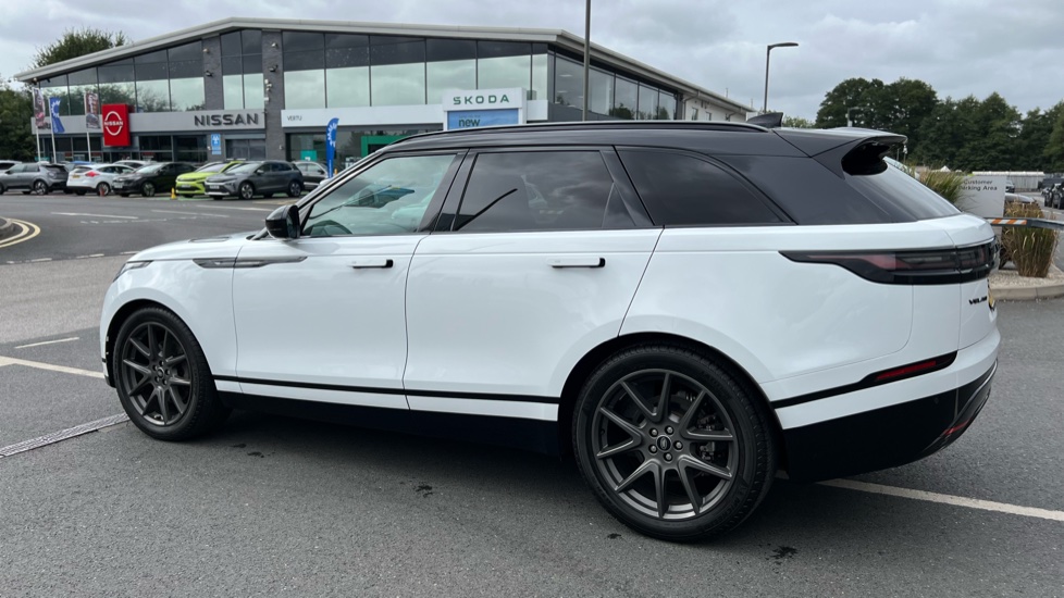 Land Rover Range Rover Velar 2.0 D200 MHEV Dynamic HSE 5dr Auto Diesel Estate - Image 21