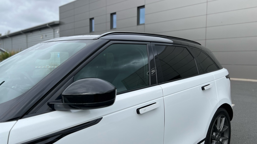 Land Rover Range Rover Velar 2.0 D200 MHEV Dynamic HSE 5dr Auto Diesel Estate - Image 22
