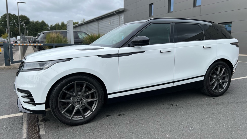 Land Rover Range Rover Velar 2.0 D200 MHEV Dynamic HSE 5dr Auto Diesel Estate - Image 23