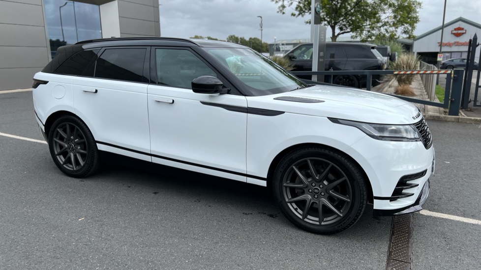 Land Rover Range Rover Velar 2.0 D200 MHEV Dynamic HSE 5dr Auto Diesel Estate - Image 26