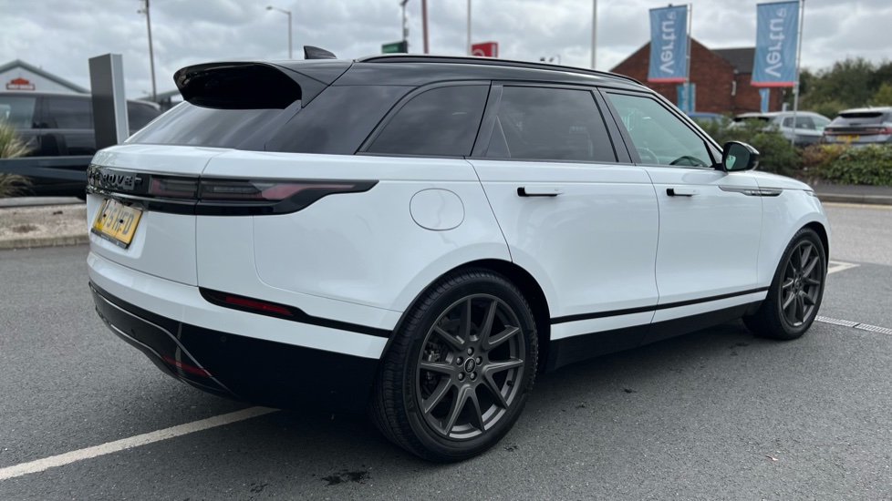 Land Rover Range Rover Velar 2.0 D200 MHEV Dynamic HSE 5dr Auto Diesel Estate - Image 27