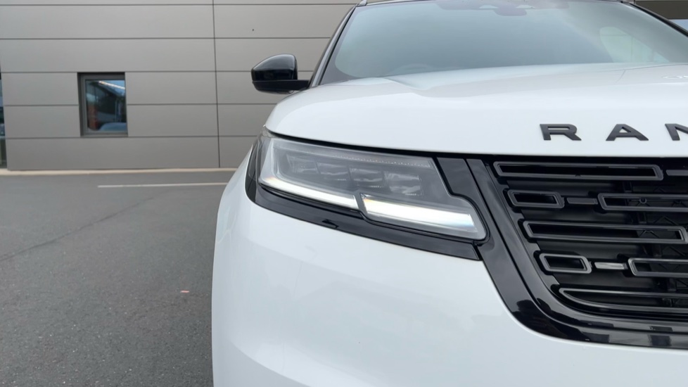Land Rover Range Rover Velar 2.0 D200 MHEV Dynamic HSE 5dr Auto Diesel Estate - Image 29