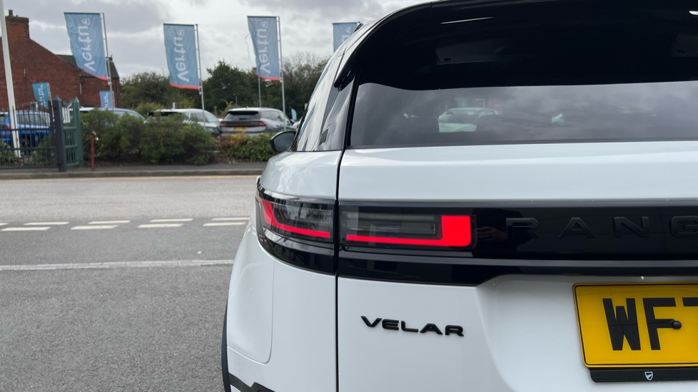 Land Rover Range Rover Velar 2.0 D200 MHEV Dynamic HSE 5dr Auto Diesel Estate - Image 30