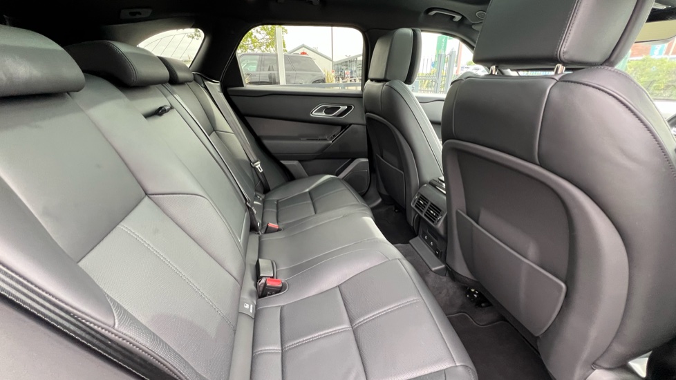 Land Rover Range Rover Velar 2.0 D200 MHEV Dynamic HSE 5dr Auto Diesel Estate - Image 32