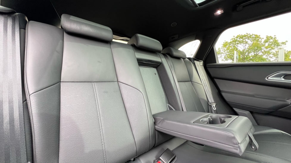 Land Rover Range Rover Velar 2.0 D200 MHEV Dynamic HSE 5dr Auto Diesel Estate - Image 33