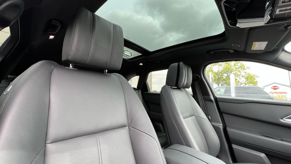 Land Rover Range Rover Velar 2.0 D200 MHEV Dynamic HSE 5dr Auto Diesel Estate - Image 37