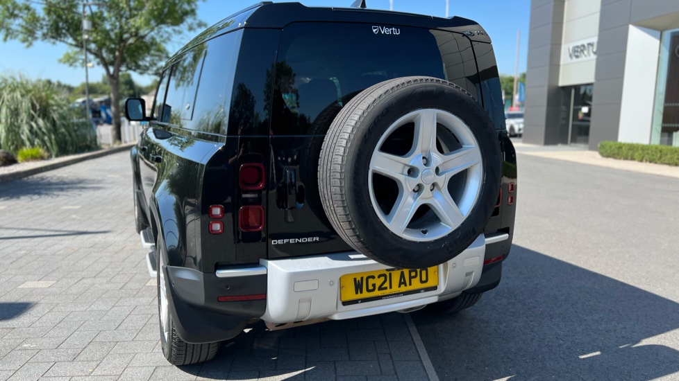 Land Rover Defender 3.0 D250 SE 110 5dr Auto Diesel Estate - Image 28