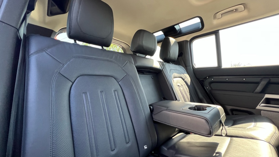 Land Rover Defender 3.0 D250 SE 110 5dr Auto Diesel Estate - Image 34