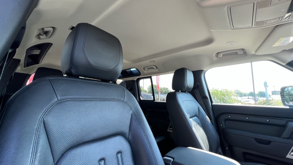 Land Rover Defender 3.0 D250 SE 110 5dr Auto Diesel Estate - Image 38