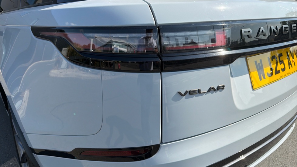 Land Rover Range Rover Velar 2.0 P250 Dynamic HSE 5dr Auto Petrol Estate - Image 19
