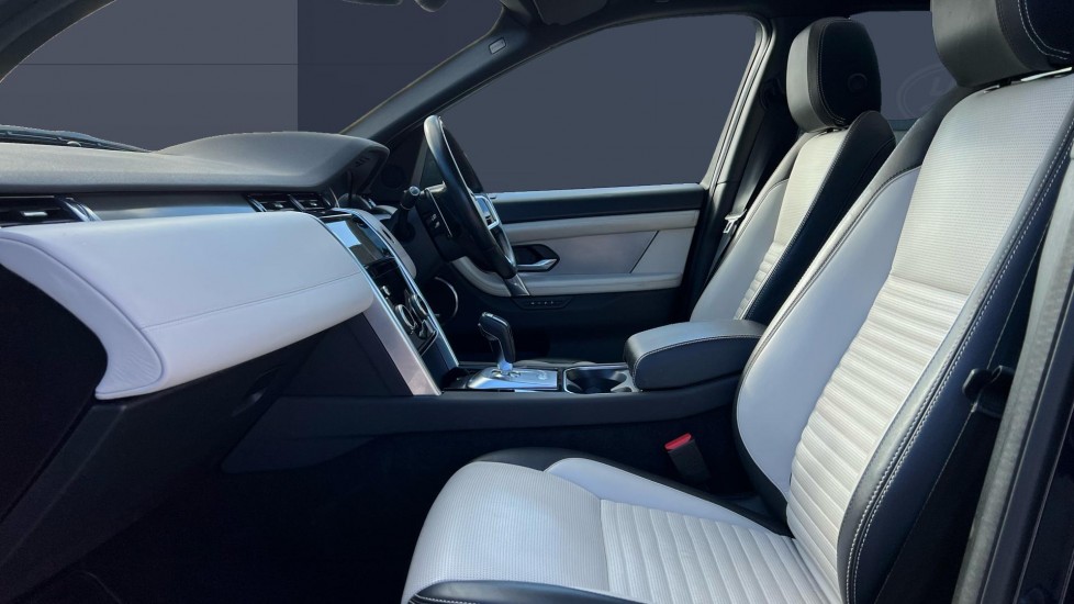Land Rover Discovery Sport 1.5 P300e R-Dynamic HSE 5dr Auto [5 Seat] Station Wagon - Image 3