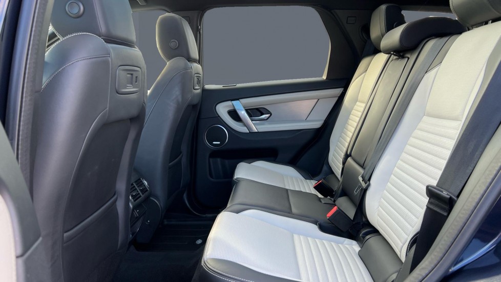 Land Rover Discovery Sport 1.5 P300e R-Dynamic HSE 5dr Auto [5 Seat] Station Wagon - Image 4