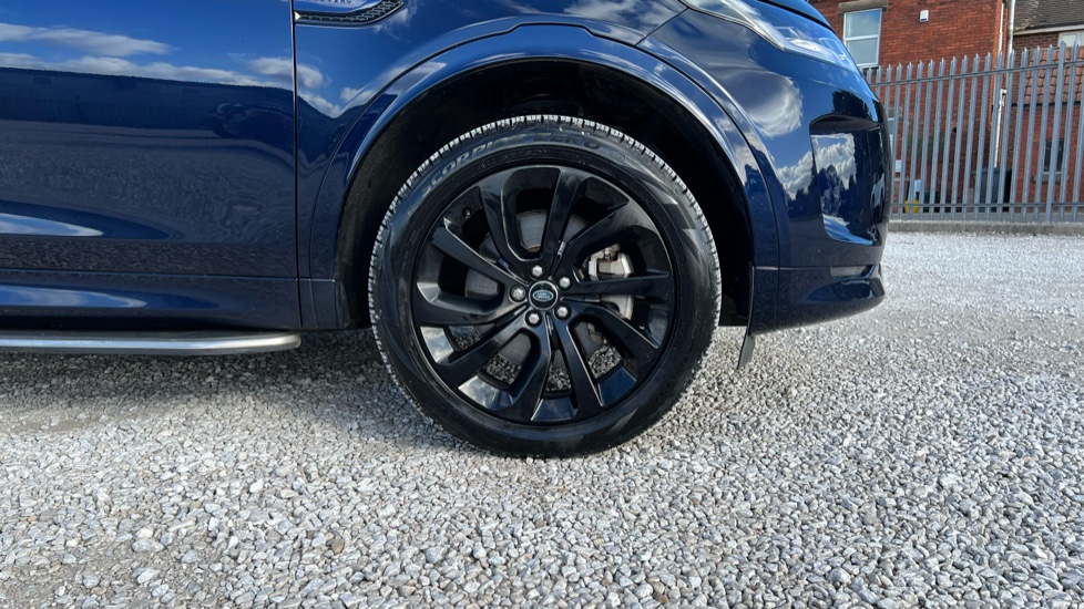 Land Rover Discovery Sport 1.5 P300e R-Dynamic HSE 5dr Auto [5 Seat] Station Wagon - Image 8