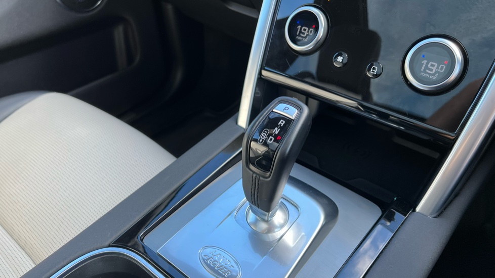 Land Rover Discovery Sport 1.5 P300e R-Dynamic HSE 5dr Auto [5 Seat] Station Wagon - Image 13