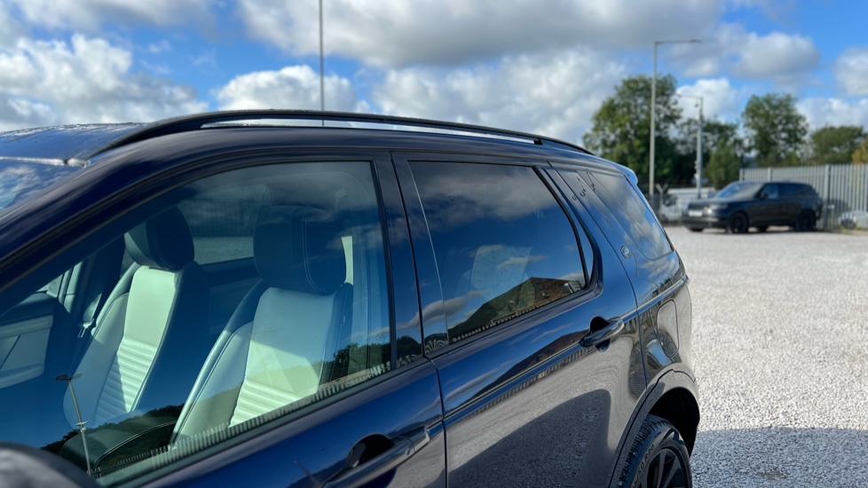 Land Rover Discovery Sport 1.5 P300e R-Dynamic HSE 5dr Auto [5 Seat] Station Wagon - Image 22