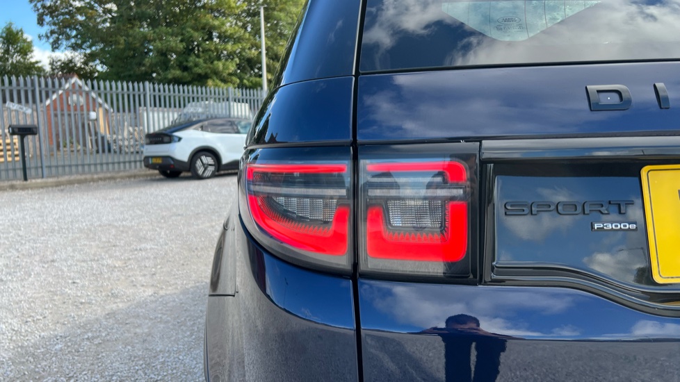 Land Rover Discovery Sport 1.5 P300e R-Dynamic HSE 5dr Auto [5 Seat] Station Wagon - Image 30