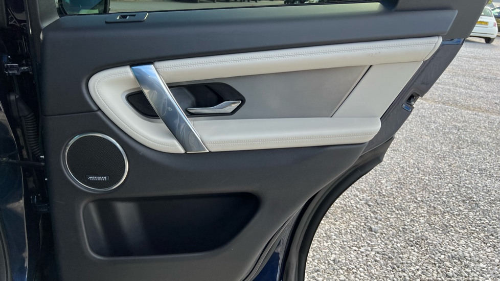 Land Rover Discovery Sport 1.5 P300e R-Dynamic HSE 5dr Auto [5 Seat] Station Wagon - Image 31