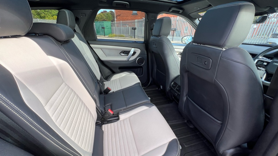 Land Rover Discovery Sport 1.5 P300e R-Dynamic HSE 5dr Auto [5 Seat] Station Wagon - Image 32