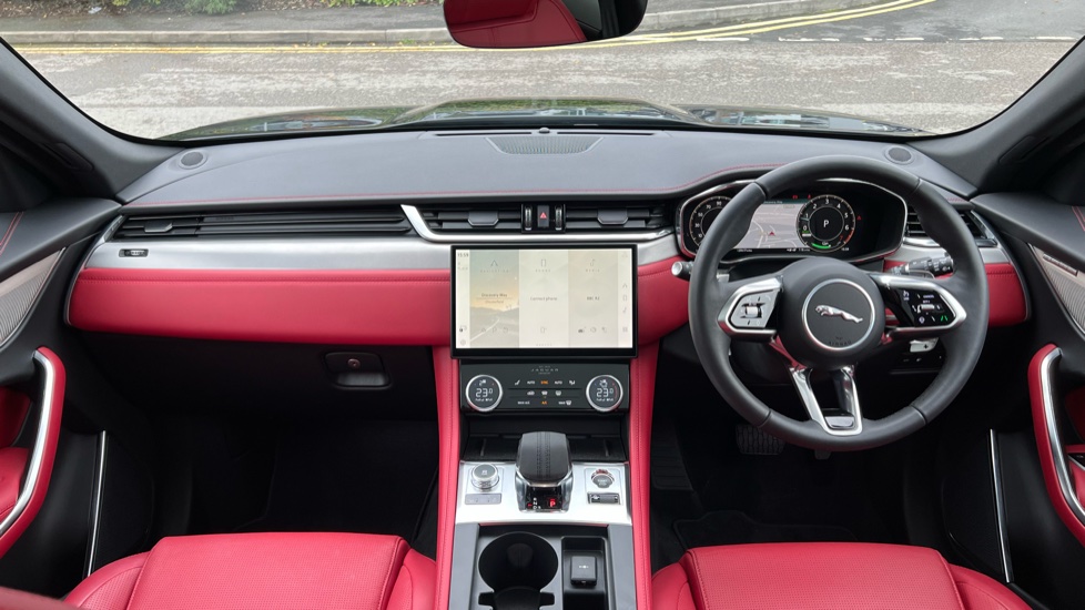 Jaguar F-Pace 2.0 P400e R-Dynamic S 5dr Auto AWD Estate - Image 9