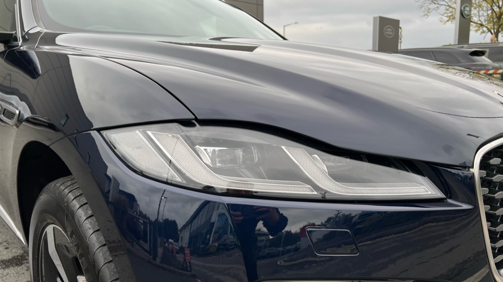 Jaguar F-Pace 2.0 P400e R-Dynamic S 5dr Auto AWD Estate - Image 17
