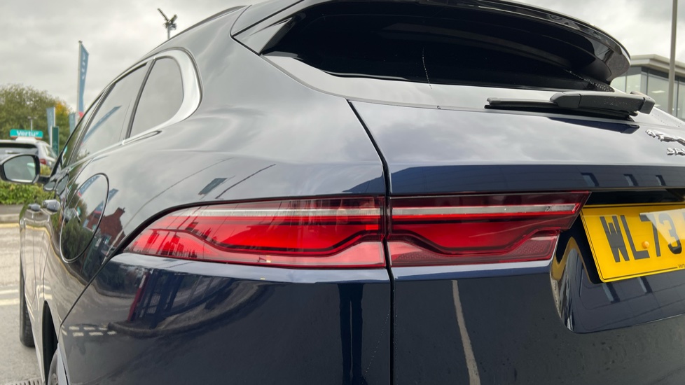 Jaguar F-Pace 2.0 P400e R-Dynamic S 5dr Auto AWD Estate - Image 19