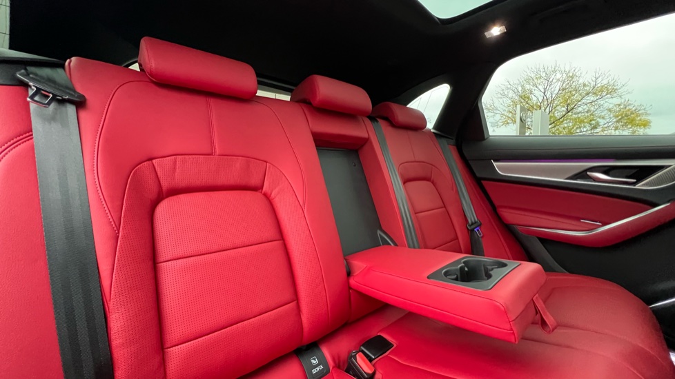 Jaguar F-Pace 2.0 P400e R-Dynamic S 5dr Auto AWD Estate - Image 33