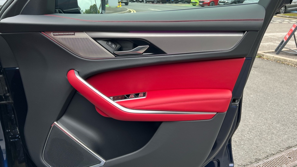 Jaguar F-Pace 2.0 P400e R-Dynamic S 5dr Auto AWD Estate - Image 34