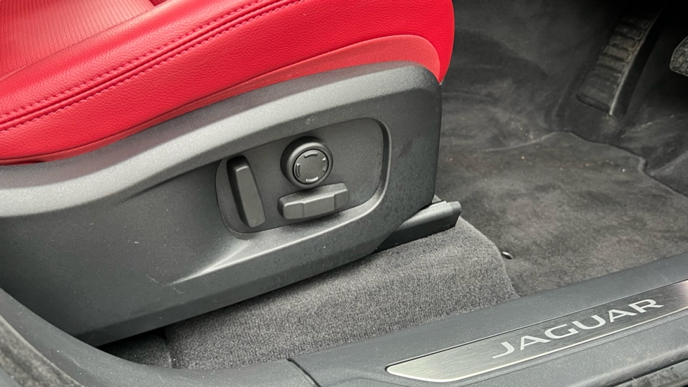 Jaguar F-Pace 2.0 P400e R-Dynamic S 5dr Auto AWD Estate - Image 36