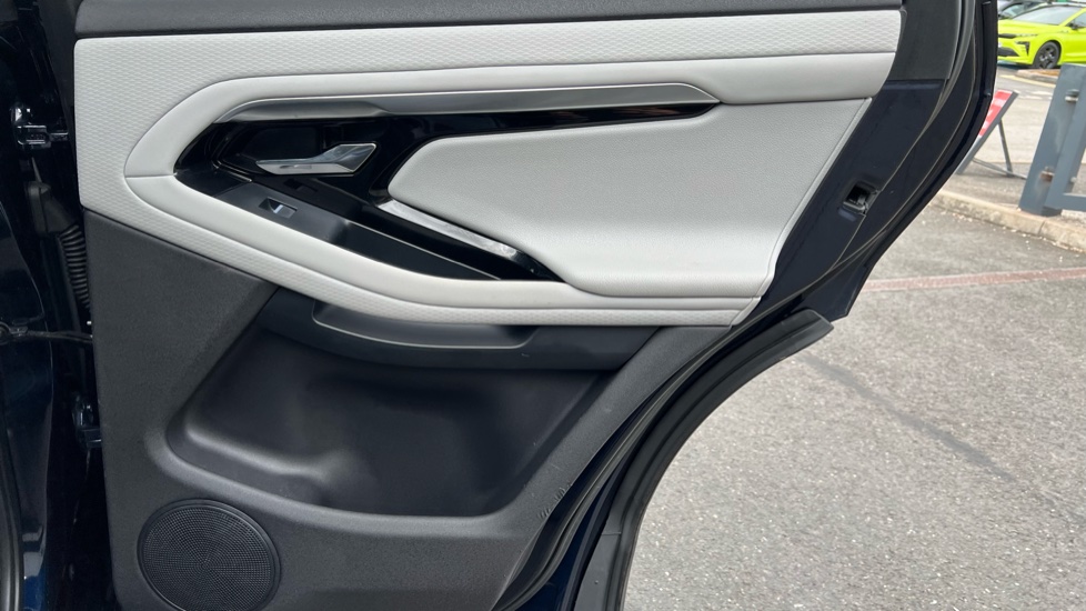 Land Rover Range Rover Evoque 2.0 D200 R-Dynamic S 5dr Auto Diesel Hatchback - Image 31