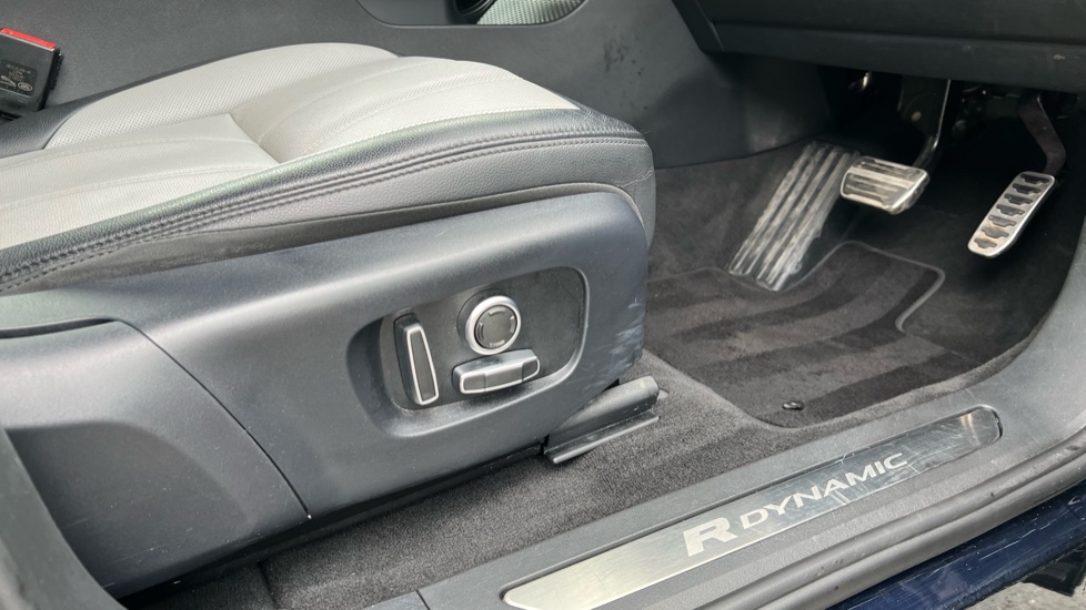 Land Rover Range Rover Evoque 2.0 D200 R-Dynamic S 5dr Auto Diesel Hatchback - Image 35