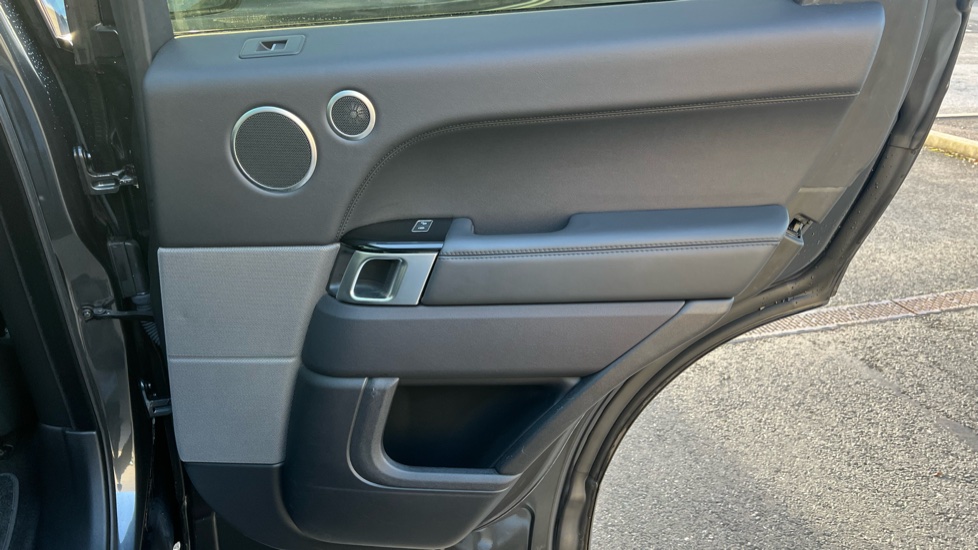Land Rover Range Rover Sport 3.0 SDV6 [306] HSE 5dr Auto Diesel Estate - Image 31
