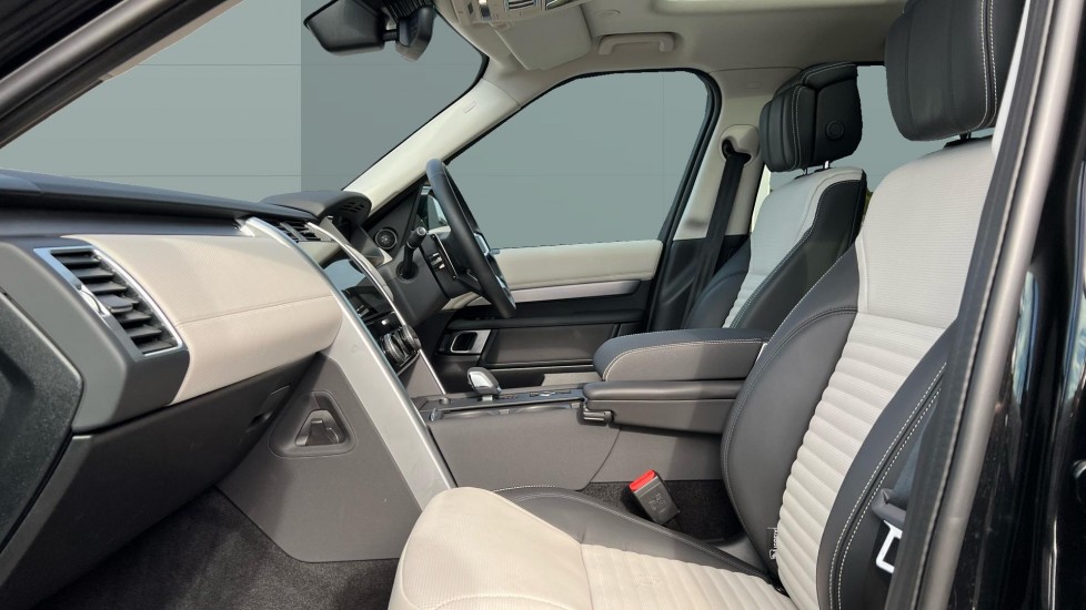 Land Rover Discovery 3.0 D350 Dynamic HSE 5dr Auto Diesel Station Wagon - Image 3