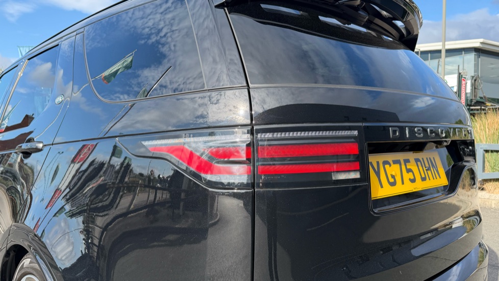 Land Rover Discovery 3.0 D350 Dynamic HSE 5dr Auto Diesel Station Wagon - Image 19