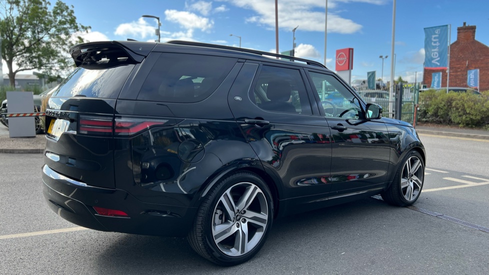 Land Rover Discovery 3.0 D350 Dynamic HSE 5dr Auto Diesel Station Wagon - Image 27