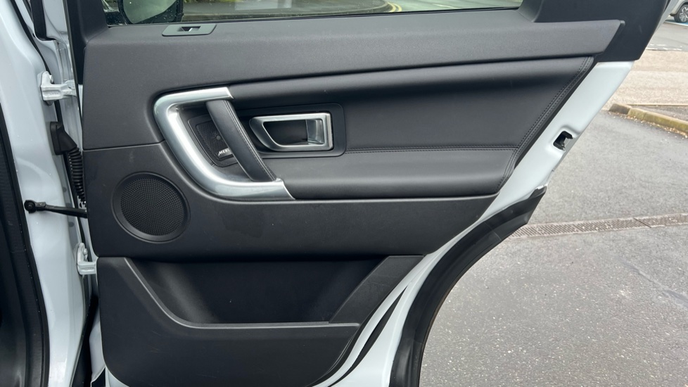 Land Rover Discovery Sport 2.0 TD4 180 Landmark 5dr Auto Diesel Station Wagon - Image 31
