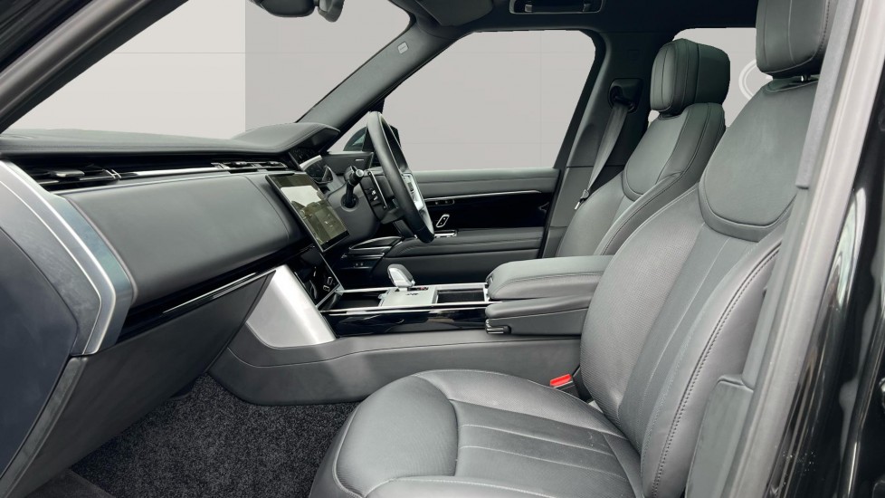 Land Rover Range Rover 3.0 D300 Edition 4dr Auto Diesel Estate - Image 3