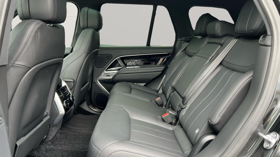 Land Rover Range Rover 3.0 D300 Edition 4dr Auto Diesel Estate - Image 4
