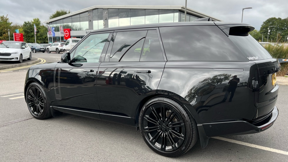 Land Rover Range Rover 3.0 D300 Edition 4dr Auto Diesel Estate - Image 21