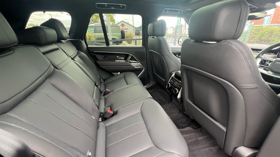 Land Rover Range Rover 3.0 D300 Edition 4dr Auto Diesel Estate - Image 32