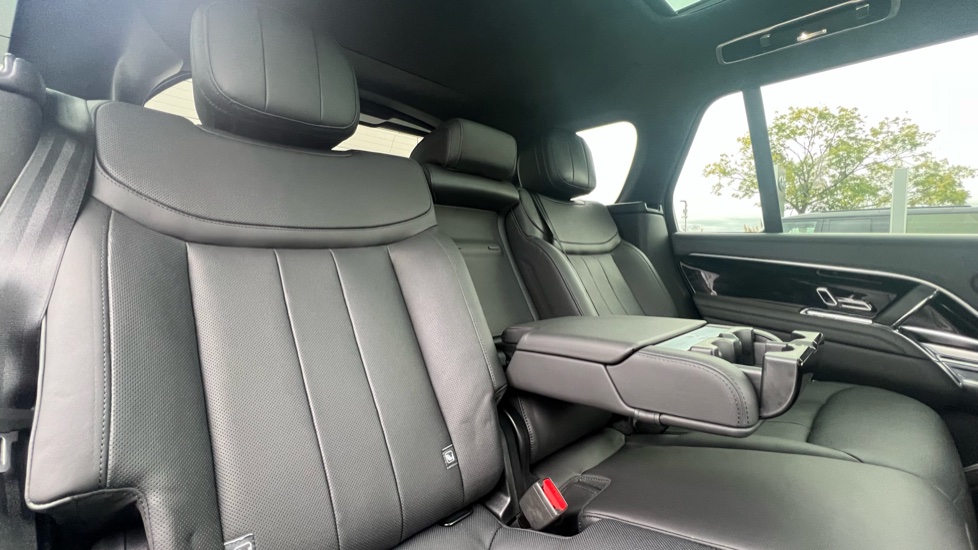 Land Rover Range Rover 3.0 D300 Edition 4dr Auto Diesel Estate - Image 33