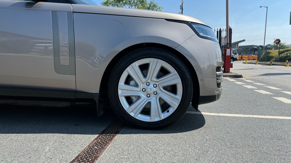 Land Rover Range Rover 3.0 P440e HSE 4dr Auto Estate - Image 8